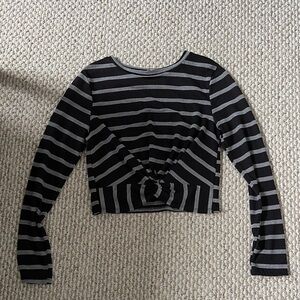 Gaze twist front stripe long sleeve crop